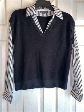 Adrianna Papell Black V-Neck Sweater Vest